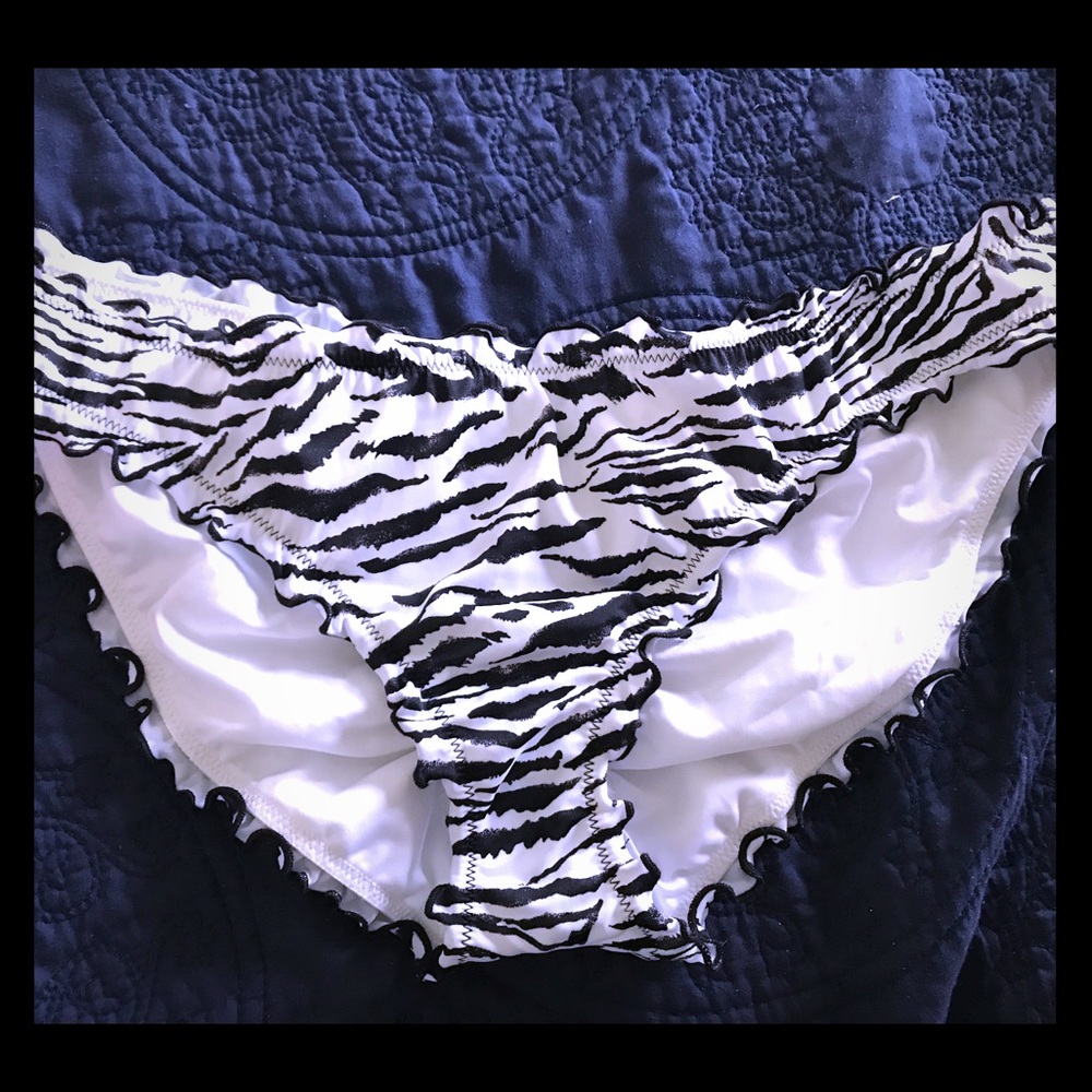 Ruffle cheeky bottom